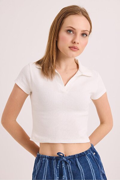Juuuj Bluză crop albă, tricotată, cu guler polo, mânecă scurtă, cu textură re...