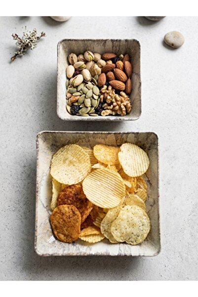 İkram Dünyası 19 cm and 13 cm 2-Piece Square Snack and Chip Plate Set