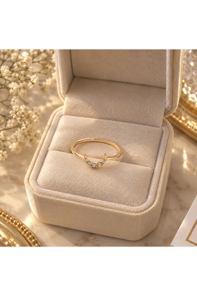 Eloré Crescent Sparkle Ring