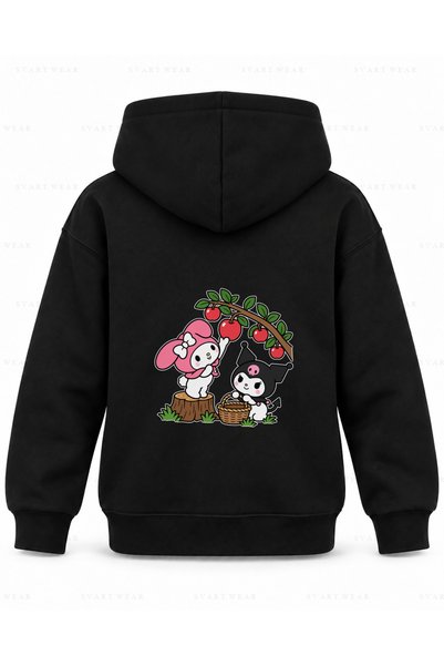 SVART WEAR سويت شيرت بقلنسوة للأطفال باللون الأسود مطبوع عليه My Melody & Kur...