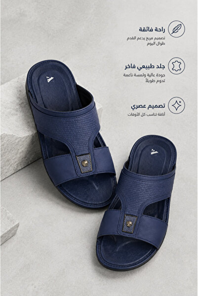 Generic Brand صنادل رجالية جلدية منقوشة بتصميم مربع وشعار حصان معدني، نعل داخ...