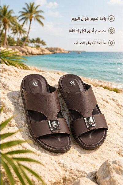 Generic Brand صنادل رجالية جلدية بحزام على شكل V، مزينة بشعار حصان ذهبي مربع،...