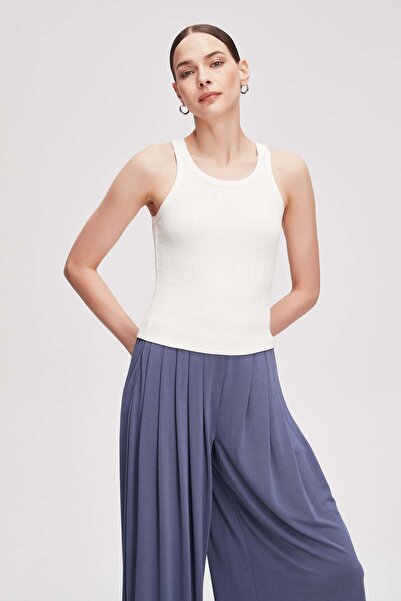 Livia Women's Waist-Length Plain Top