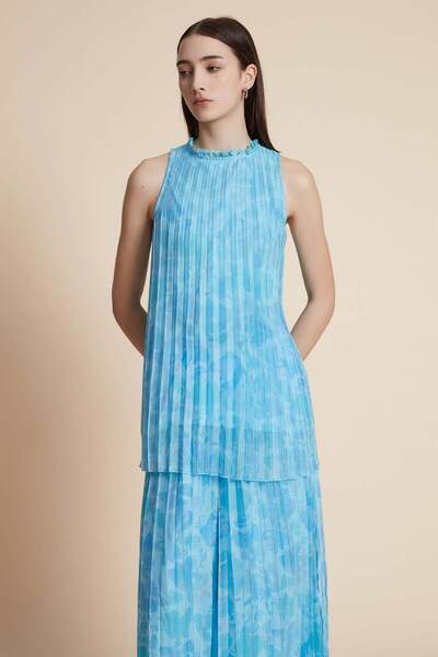 Yola Cropped Sleeveless Blouse with Pleated Detail