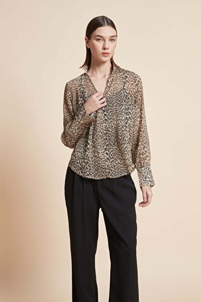 Yola Leopard-Print Blouse with Long Sleeves