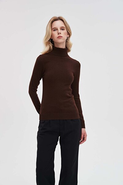 Livia Women's High-Neck Basic Top