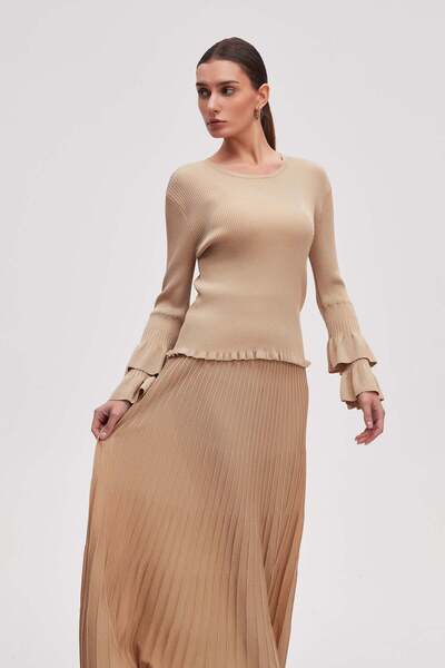 Livia Women's Cropped Plain Long-Sleeve Blouse
