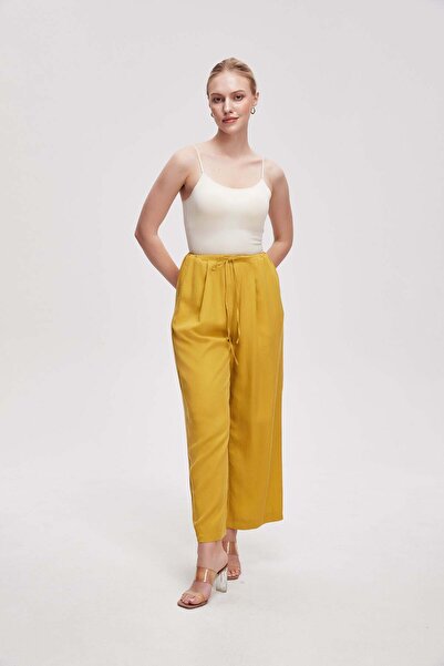 Livia Women's Wide-Leg Plain Trousers