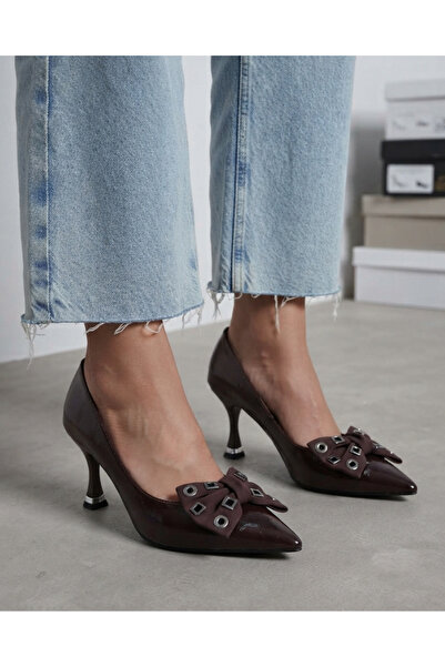 Enes Ayakkabıcılık Women's patent leather pointed-toe heels with a large bow ...