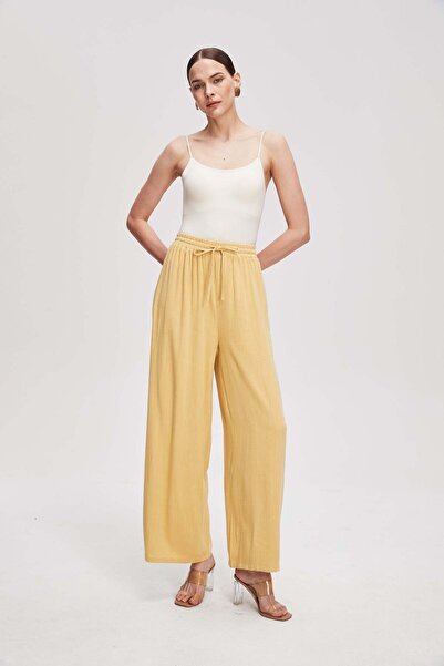 Livia Women's Wide-Leg Plain Trousers