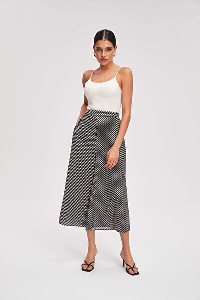 Livia Women's Knee-Length Patterned Trousers