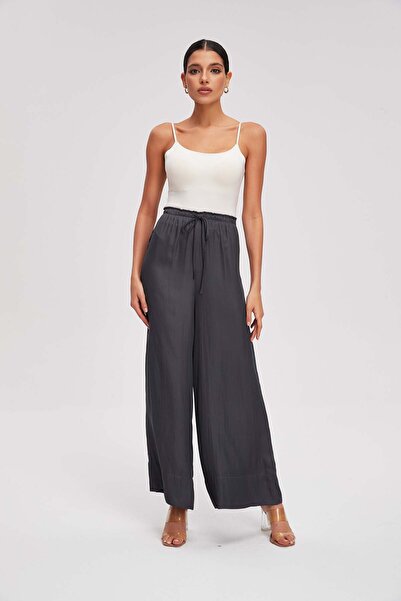 Livia Women's Wide-Leg Plain Trousers