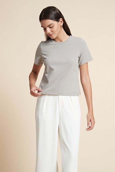 Yola T-Shirt with Round Neck and Half Sleeves