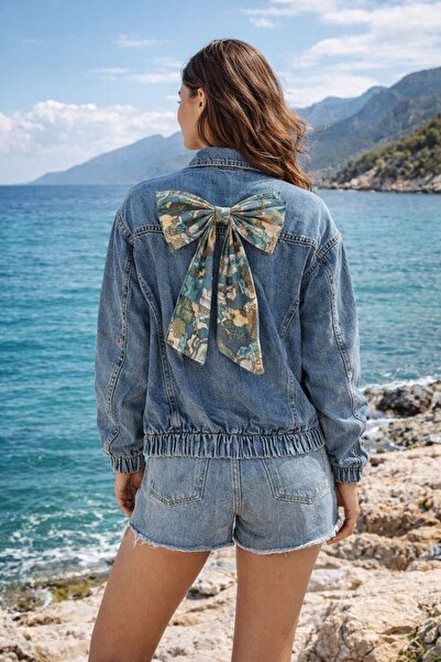 Kadın Mavi Sırtı Fiyonk Detaylı Desenli Jean Ceket