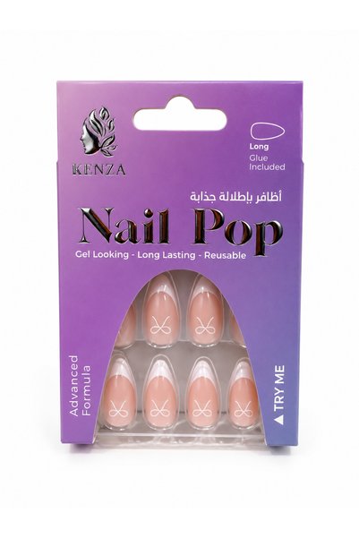 KENZA أظافر صناعية جاهزة للتركيب من – Nail Pop، بتصميم أنثوي ناعم يجمع بين اللون النيود الوردي وأطراف فرنش بيضاء أنيقة، مع رسومات صغيرة على شكل فيونكة تضيف لمسة مميزة وراقية.