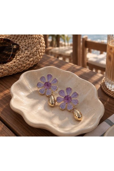 Vea Collection Lila Çiçek Detaylı Gold Sallantılı Küpe