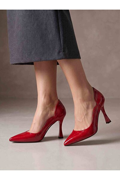 Güllü Shoes Red Crinkled Patent Leather Stiletto Curved Side Cut-Out Pointed ...