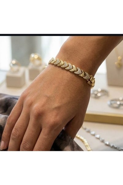 Rostil Efect Brățară premium cu design chevron și zirconiu structurat