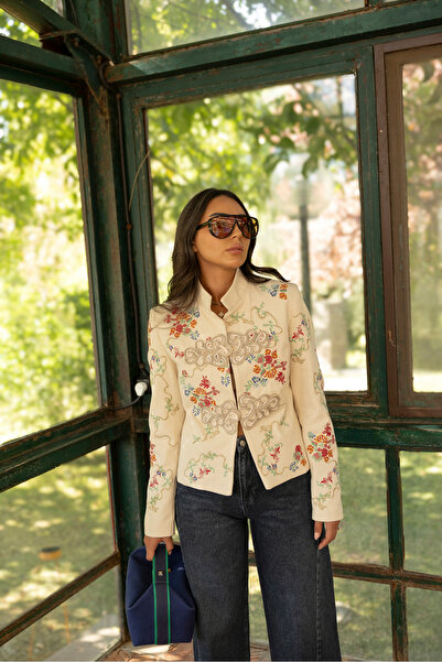 Özge Özgenç Premium Keten Nakış İşlemeli Ceket
