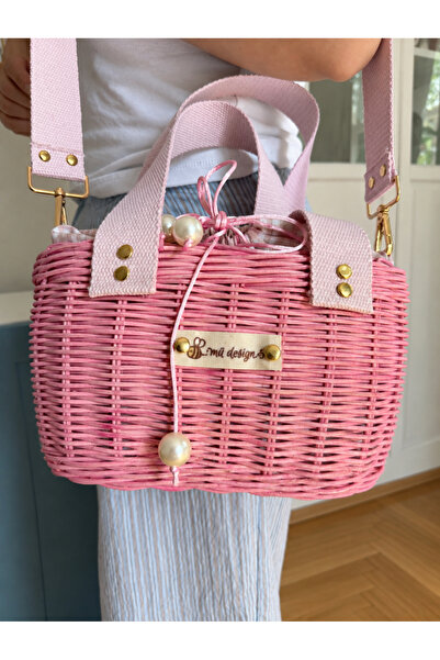 Pembe rattan çanta