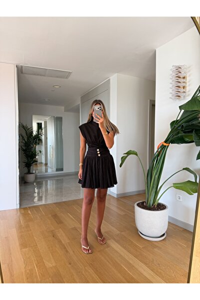 MERVE AKSOY تنورة قصيرة مع إكسسوارات ذهبية - بني