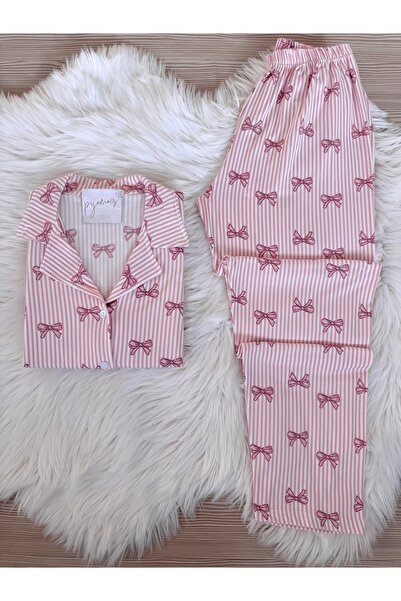 Pijamacs طقم بيجامة محبوك بأكمام طويلة وملمس ناعم، مزين بخطوط وردية ونقوش فيونكة