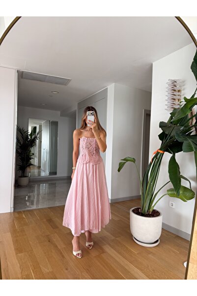MERVE AKSOY تنورة بوني متوسطة الطول - وردي