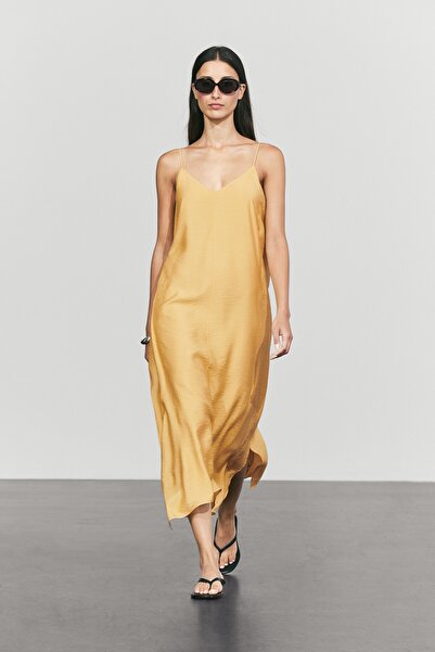 Massimo Dutti Fırfır detaylı dökümlü saten elbise