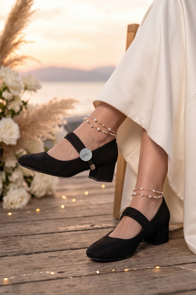 Moira Shoes حذاء ماري جين نسائي من الجلد السويدي الأسود مع إبزيم حجري وكعب من...