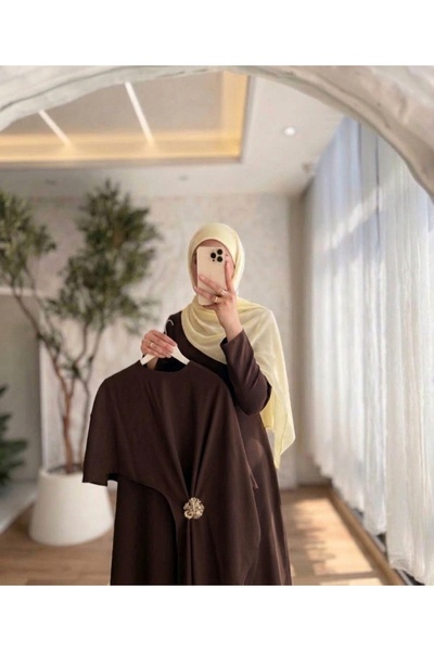 Mava Lady Kadın Kahverengi Pelerin Detaylı Broşlu İkili Tesettür Takım Elbise...