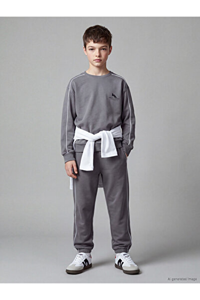 LC Waikiki Rmz Gi̇yi̇m Farkiyla Printed Boys' Soft Touch Sweatshirt