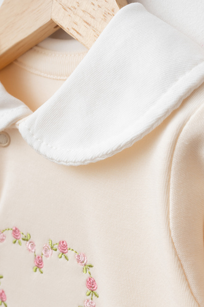 yukobaby bebeğiniz için en doğalı Bebek Kalp Çiçek Nakışlı %100 Pamuklu Çift Kat Triko Battaniyeli Yenidoğan Hastane Çıkışı Zıbın Seti