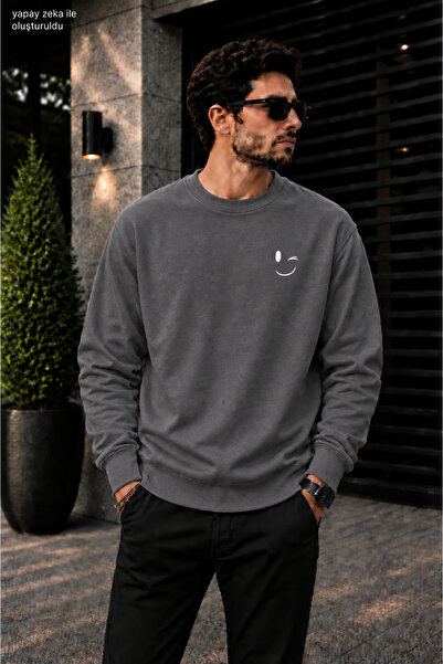 caddekombin Men's Minimal Smiley / Winking Face Crew Neck Casual Regular Fit ...