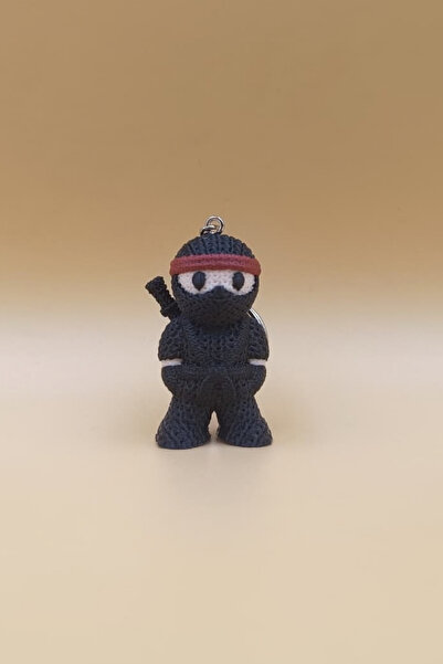 Rodopiva Breloc cu figurină ninja neagră cu bandană roșie cu model tricotat (...