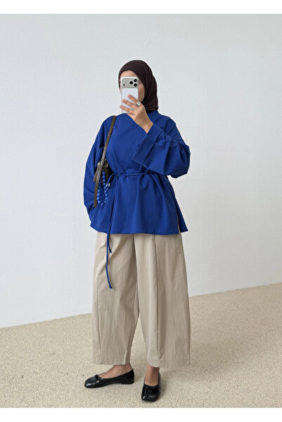 MODA AKSA 09 YANDAN YIRTMAÇLI BLUZ SAKS MAVİ