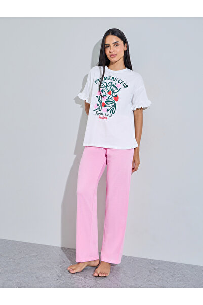 Styli White Graphic Print T-Shirt And Pink Solid Straight Leg Pants Pyjama Set