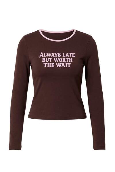Συλλογή Trendyol Καφέ T-Shirt με στάμπα σλόγκαν, εφαρμοστό/στενό, από ελαστικ...