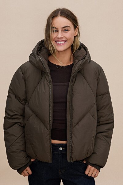 Bershka Kapüşonlu şişme mont