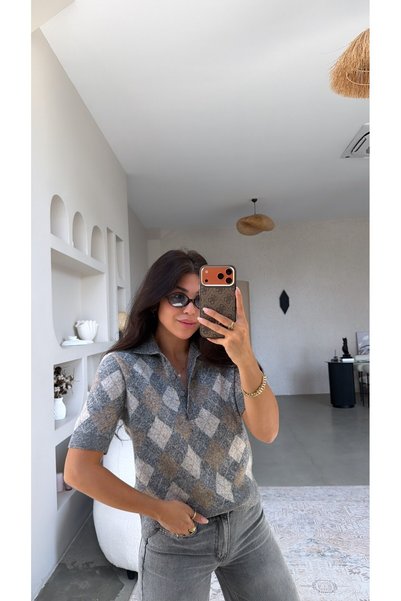 Buket Teke Bluză tricotată gri cu mânecă scurtă și guler cu model baklava