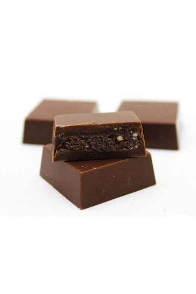 Dark Brown Bayram Çikolatası - Fındıklı Sargılı Kare 1000gr