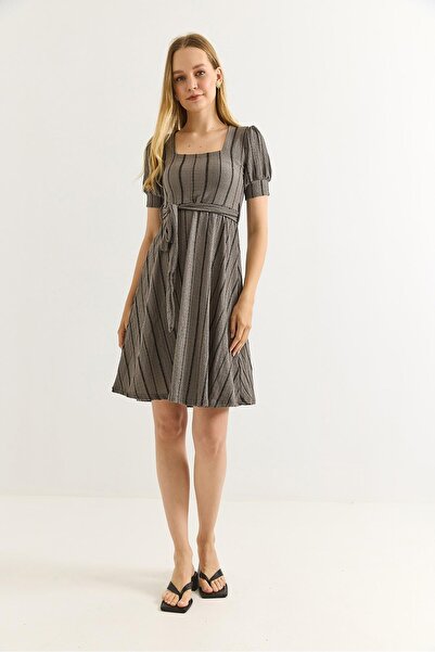 Juuuj Smoked Wrinkled Fabric Square Collar Comfortable Fit Belted Belt Detail...