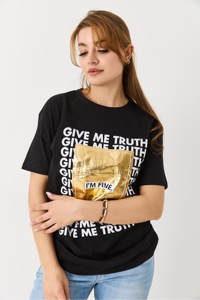 Juuuj تي شيرت أسود من القماش المزخرف برقبة دائرية وتصميم مريح مع تفاصيل طباعة...