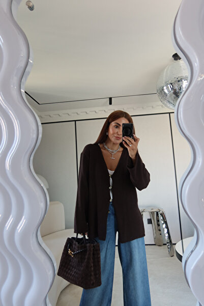 Özge Özgenç V Yaka Oversize Hırka