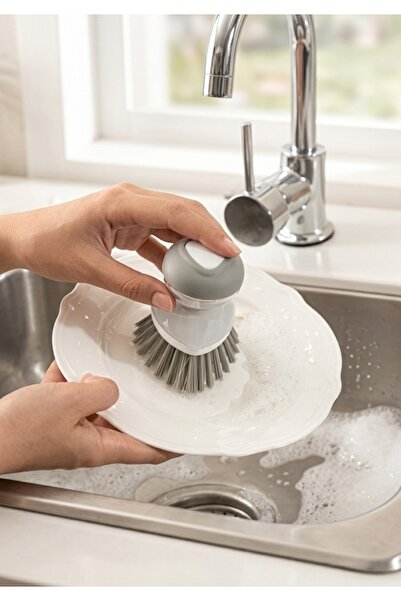 Madame Coco Graque Brush with Detergent Chamber