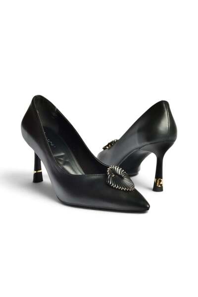 Fox Shoes Z308300909 Μαύρα γυναικεία παπούτσια με λεπτό τακούνι