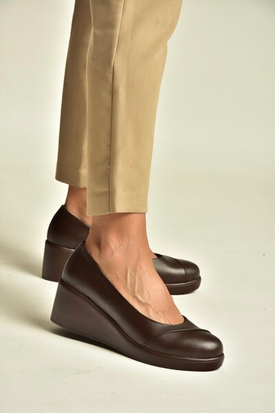 Fox Shoes Z555190303 حذاء نسائي بني من الجلد الطبيعي بنعل مبطن