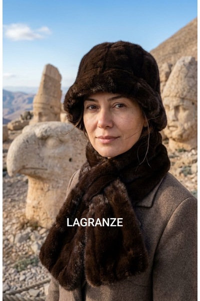 LAGRANZE مجموعة بيريه نسائية فاخرة من الفرو من رويال فروست