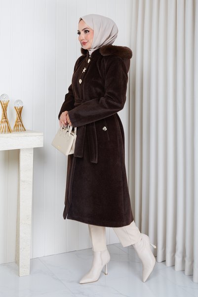 Pamuk Butik Women's Brooched Collar Fur Detailed Coat