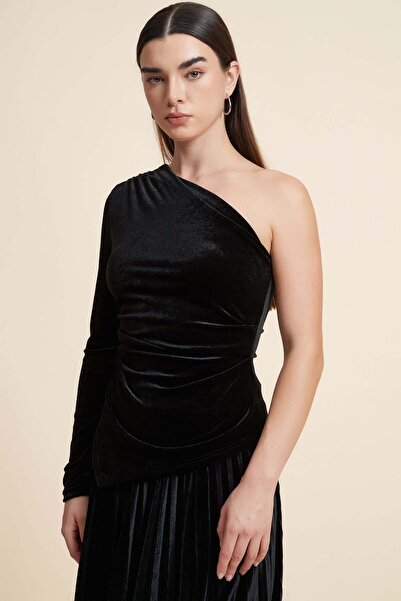 Yola Cropped Plain Blouse