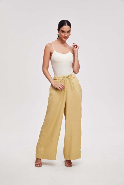 Livia Women's Wide-Leg Plain Trousers